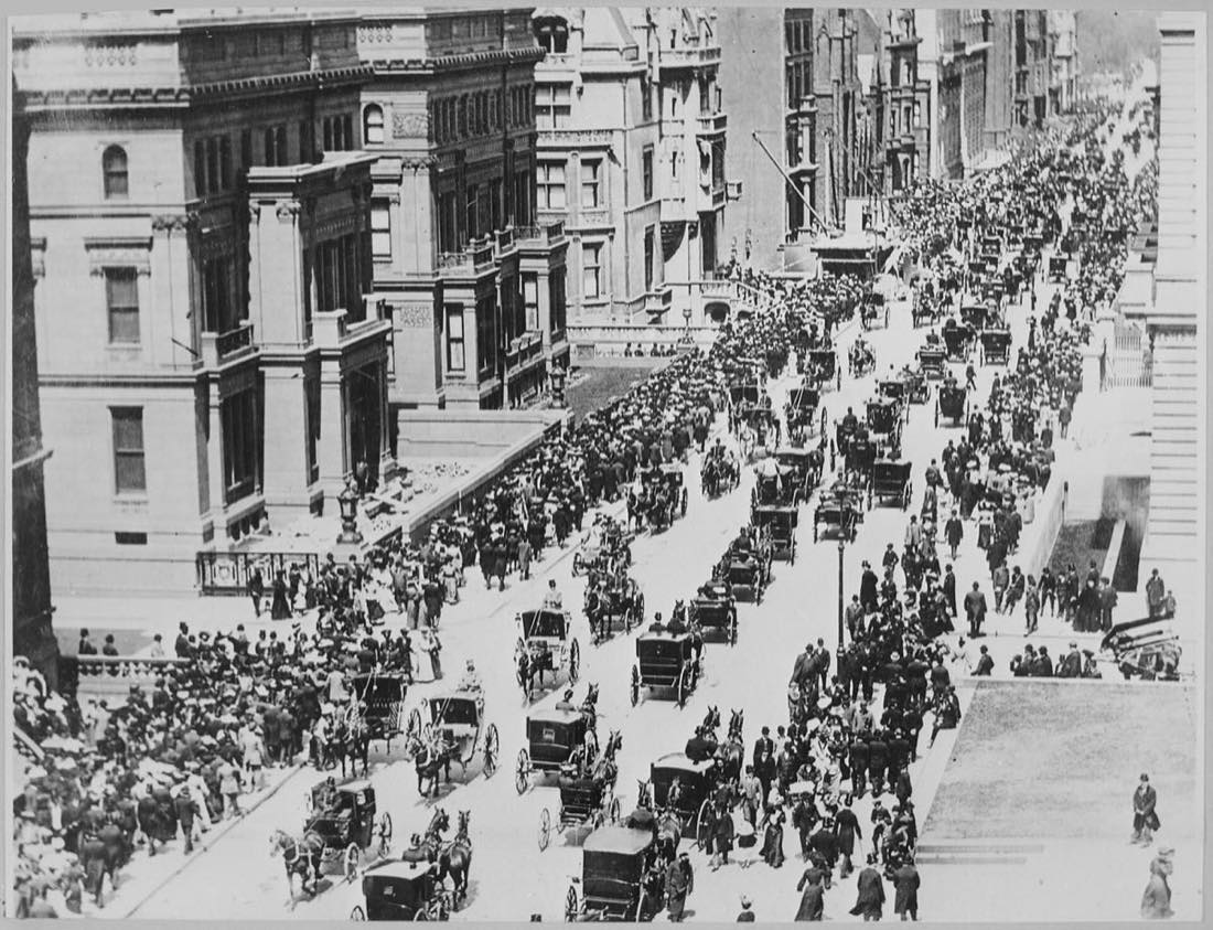 Femte avenyn i New York påskdagen 1900, gatan fylld av hästdroskor